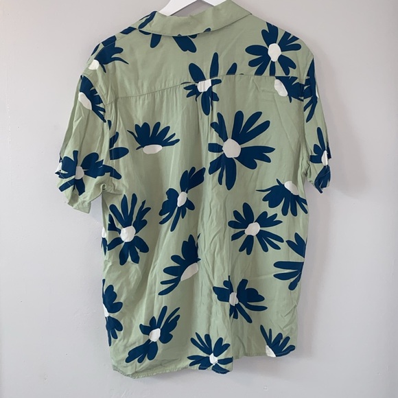 Original Use Men’s Floral Button Down Tee - Picture 8 of 8